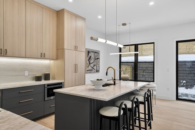 84 East Side Pkwy 84, Newton, MA 02460