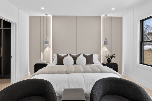 84 East Side Pkwy 84, Newton, MA 02460