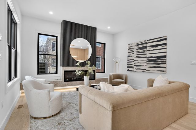 84 East Side Pkwy 84, Newton, MA 02460