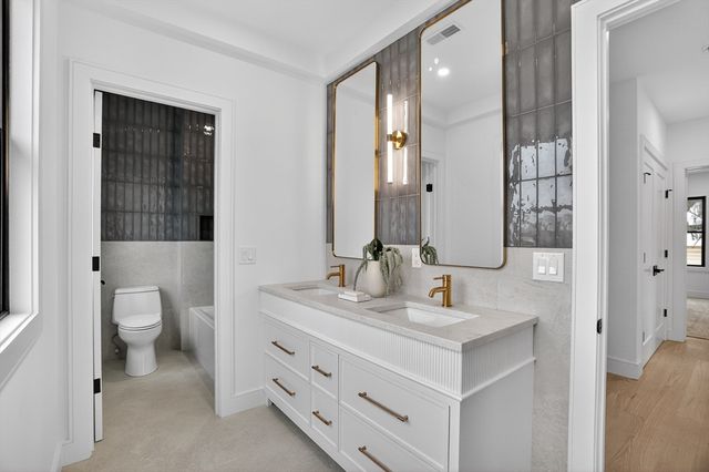 84 East Side Pkwy 84, Newton, MA 02460