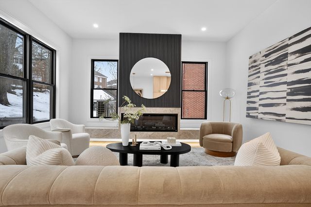 84 East Side Pkwy 84, Newton, MA 02460