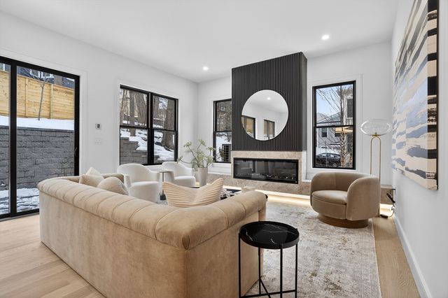 84 East Side Pkwy 84, Newton, MA 02460