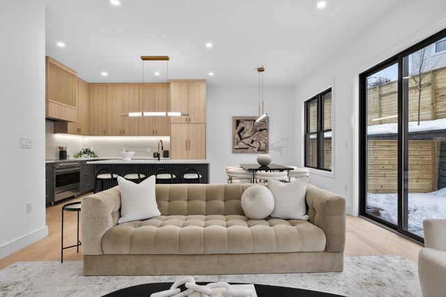 84 East Side Pkwy 84, Newton, MA 02460