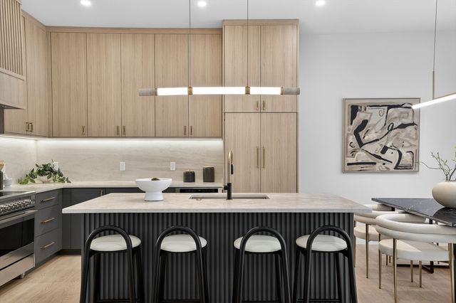 84 East Side Pkwy 84, Newton, MA 02460