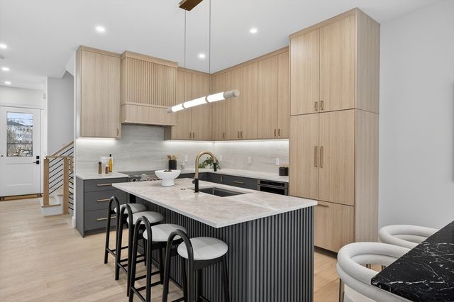 84 East Side Pkwy 84, Newton, MA 02460