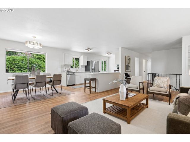860 Nw BATTAGLIA Ave, Gresham, OR 97030