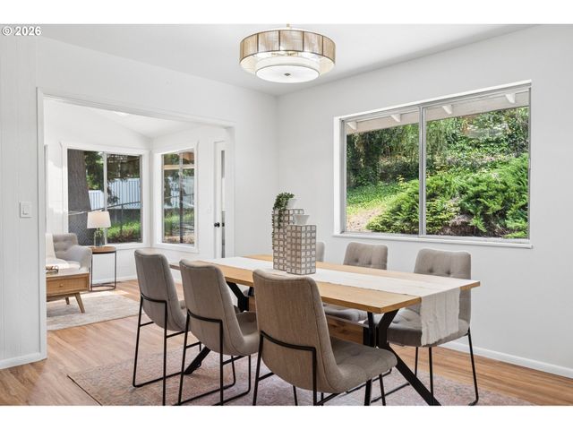 860 Nw BATTAGLIA Ave, Gresham, OR 97030