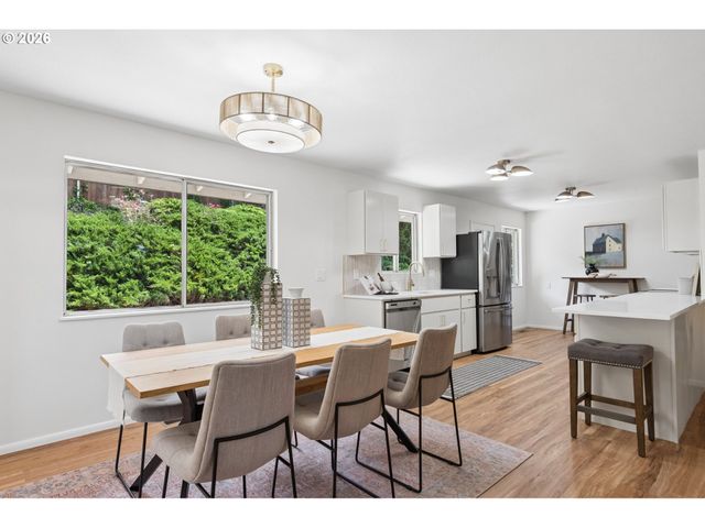 860 Nw BATTAGLIA Ave, Gresham, OR 97030