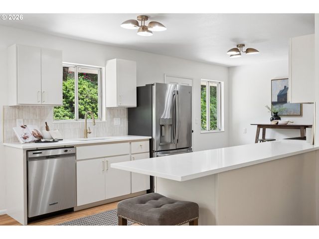 860 Nw BATTAGLIA Ave, Gresham, OR 97030