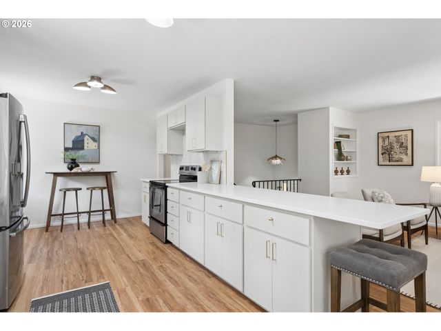 860 Nw BATTAGLIA Ave, Gresham, OR 97030