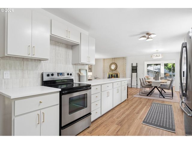 860 Nw BATTAGLIA Ave, Gresham, OR 97030
