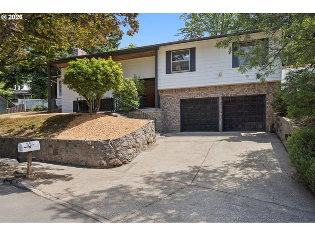 860 Nw BATTAGLIA Ave, Gresham, OR 97030