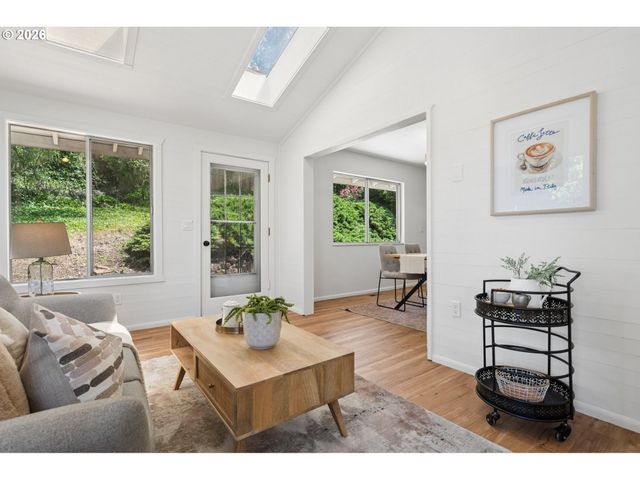 860 Nw BATTAGLIA Ave, Gresham, OR 97030