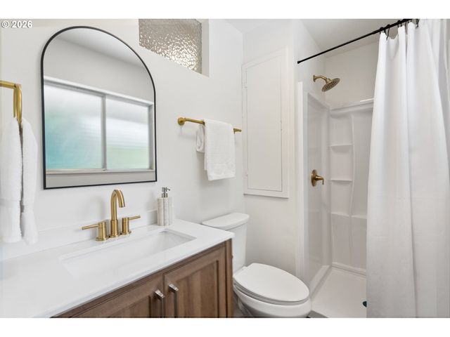 860 Nw BATTAGLIA Ave, Gresham, OR 97030