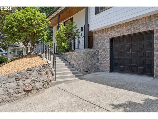 860 Nw BATTAGLIA Ave, Gresham, OR 97030