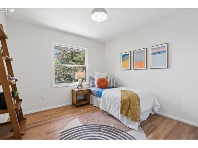 860 Nw BATTAGLIA Ave, Gresham, OR 97030