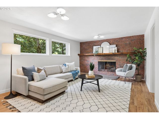 860 Nw BATTAGLIA Ave, Gresham, OR 97030