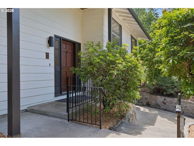 860 Nw BATTAGLIA Ave, Gresham, OR 97030