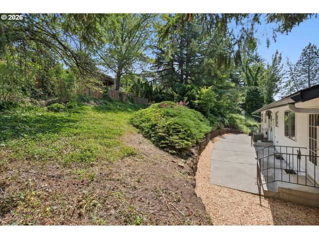 860 Nw BATTAGLIA Ave, Gresham, OR 97030