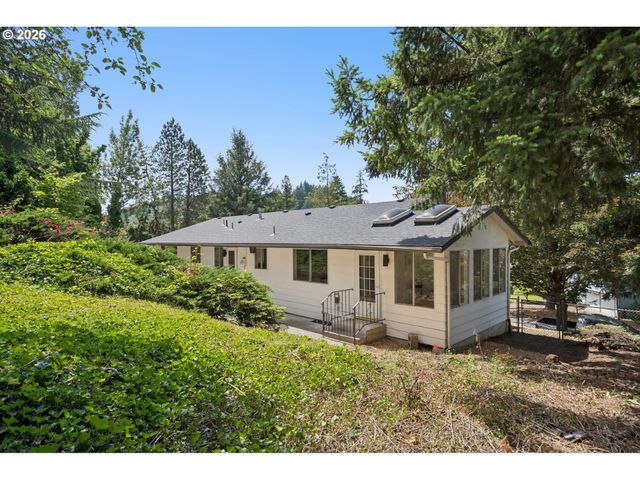 860 Nw BATTAGLIA Ave, Gresham, OR 97030