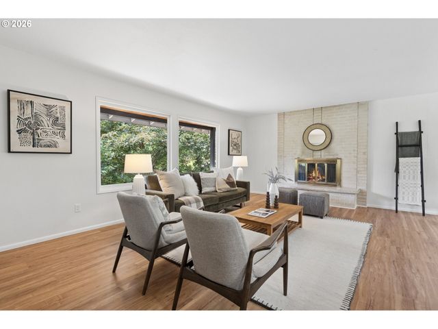 860 Nw BATTAGLIA Ave, Gresham, OR 97030
