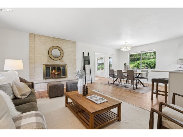 860 Nw BATTAGLIA Ave, Gresham, OR 97030