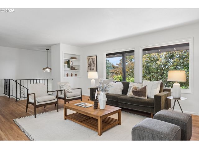860 Nw BATTAGLIA Ave, Gresham, OR 97030