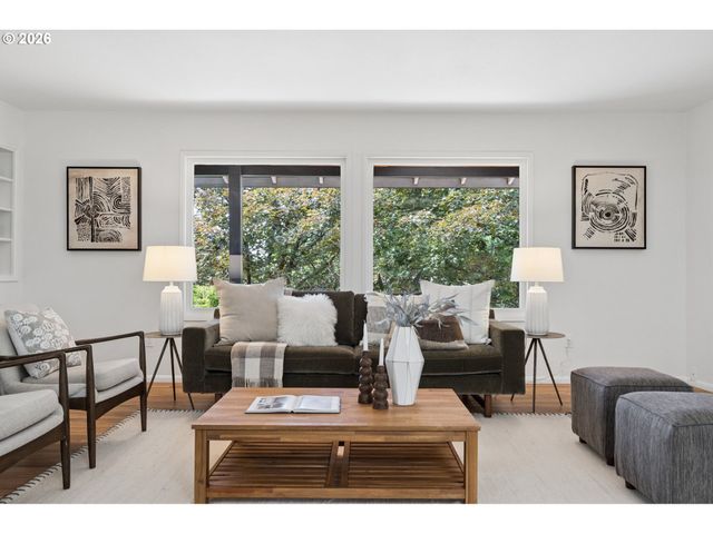 860 Nw BATTAGLIA Ave, Gresham, OR 97030