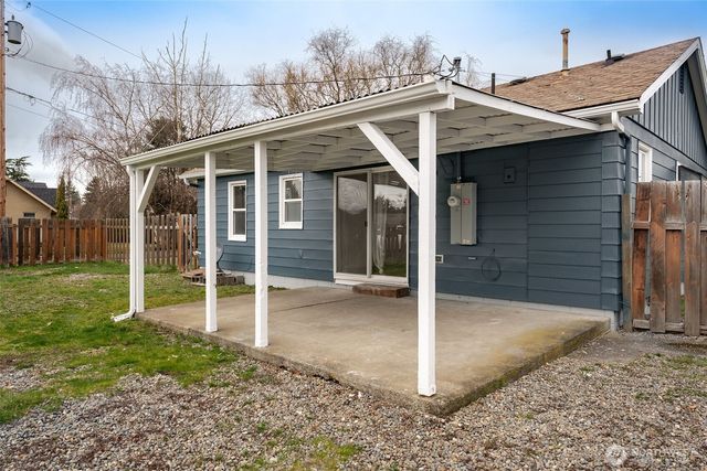 1908 13th Avenue NW, Puyallup, WA 98371