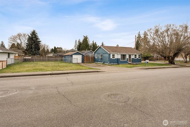 1908 13th Avenue NW, Puyallup, WA 98371
