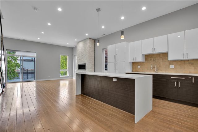 1821 W Armitage Avenue 3W, Chicago, IL 60622