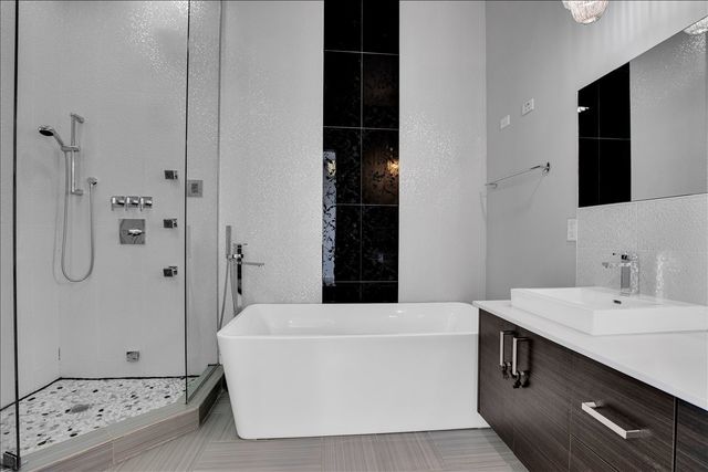 1821 W Armitage Avenue 3W, Chicago, IL 60622