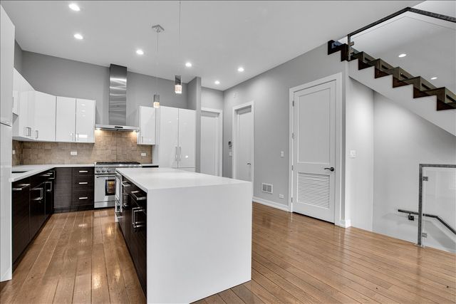 1821 W Armitage Avenue 3W, Chicago, IL 60622