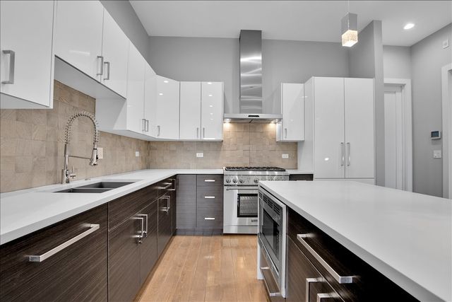 1821 W Armitage Avenue 3W, Chicago, IL 60622