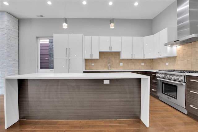 1821 W Armitage Avenue 3W, Chicago, IL 60622