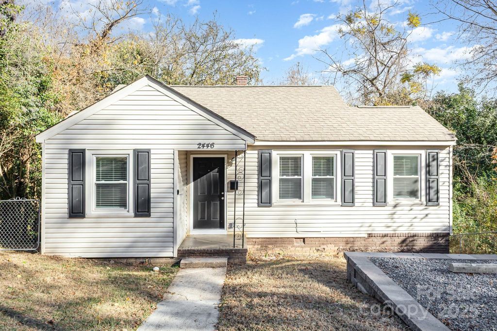 2446 Columbus Circle, Charlotte, NC 28208