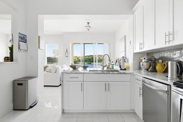 855 Marina Del Ray Lane 3, West Palm Beach, FL 33401