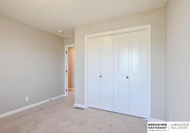 9507 S 180th Avenue, Omaha, NE 68136