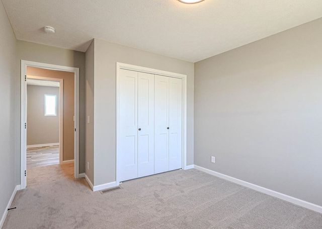 9507 S 180th Avenue, Omaha, NE 68136