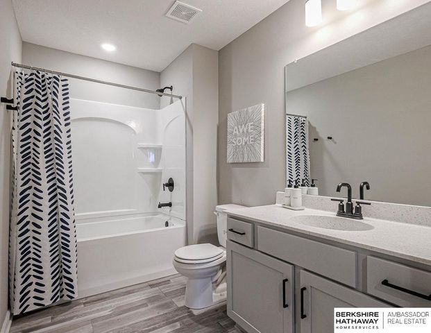 9507 S 180th Avenue, Omaha, NE 68136