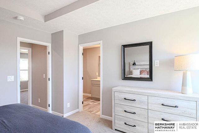 9507 S 180th Avenue, Omaha, NE 68136