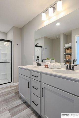 9507 S 180th Avenue, Omaha, NE 68136