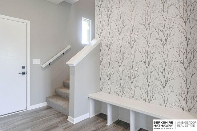 9507 S 180th Avenue, Omaha, NE 68136