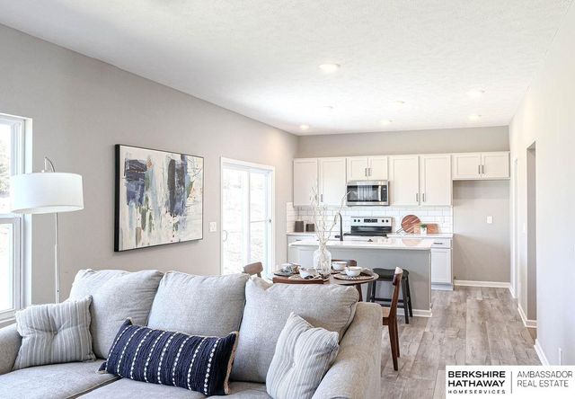 9507 S 180th Avenue, Omaha, NE 68136