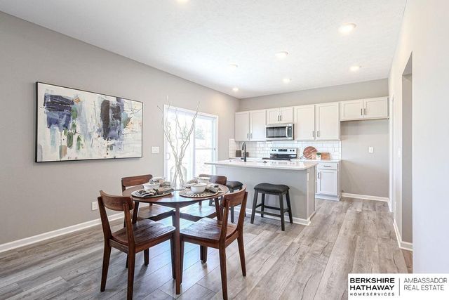 9507 S 180th Avenue, Omaha, NE 68136