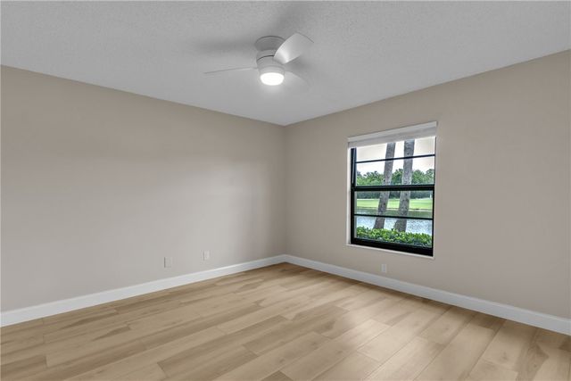 22 Plantation Drive 104, Vero Beach, FL 32966