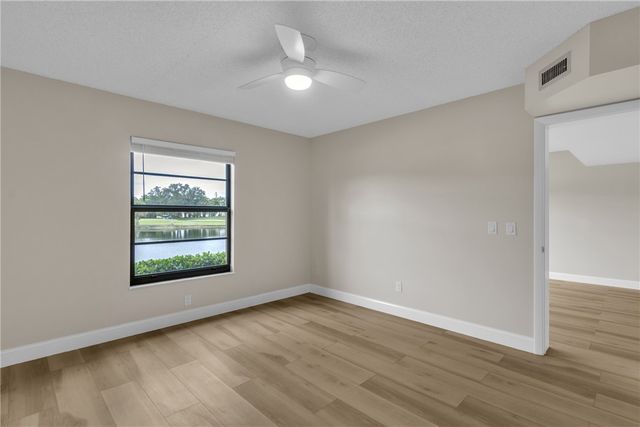 22 Plantation Drive 104, Vero Beach, FL 32966