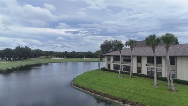 22 Plantation Drive 104, Vero Beach, FL 32966