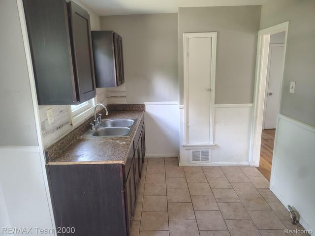 1828 Garfield Avenue, Lincoln Park, MI 48146