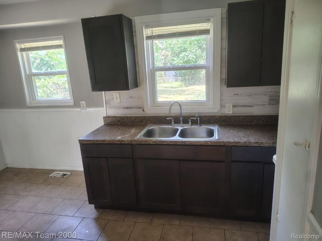 1828 Garfield Avenue, Lincoln Park, MI 48146